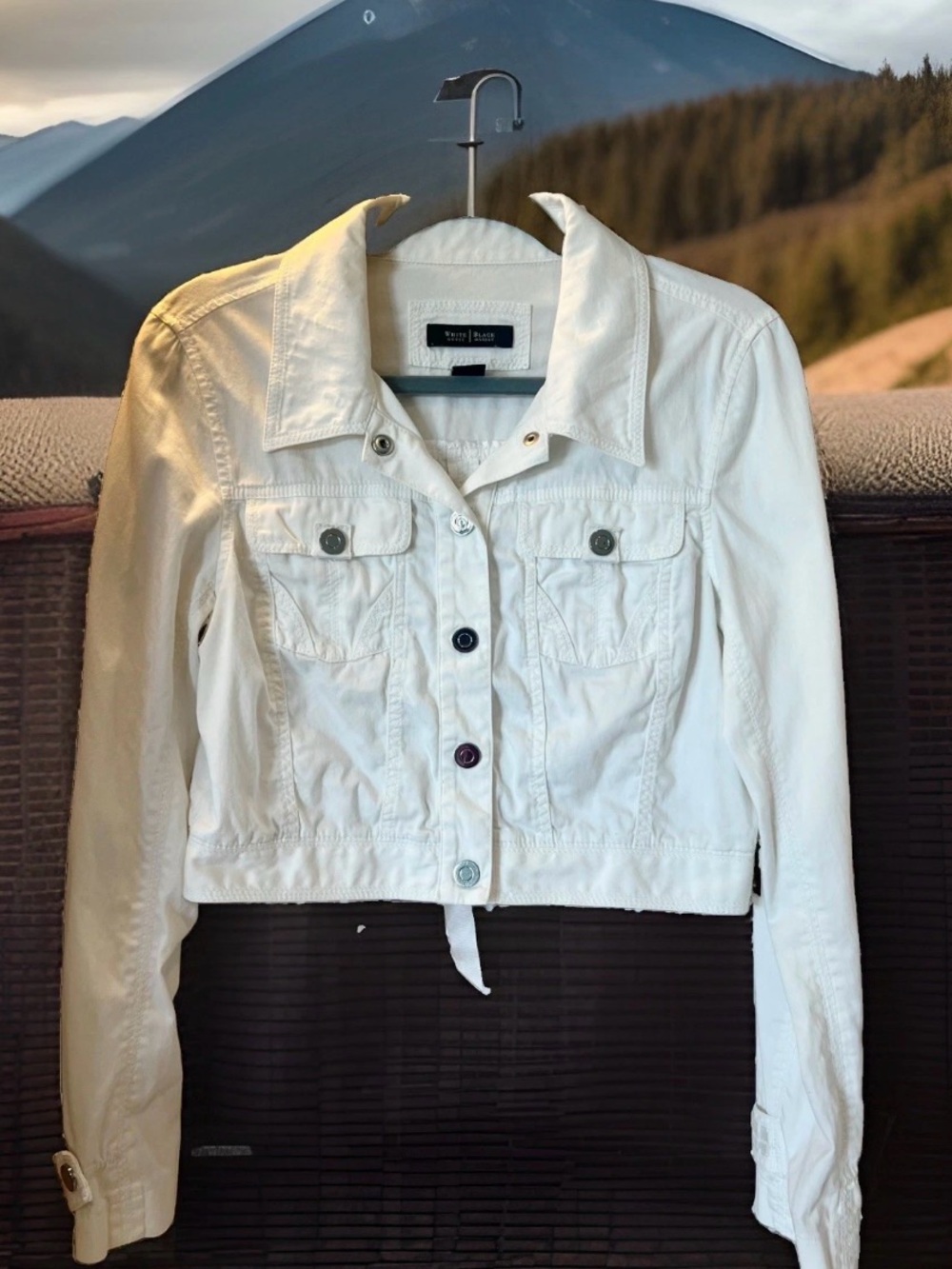 White House, Black Market criss cross ribbon jacket Cotton, snap closure Size 8
